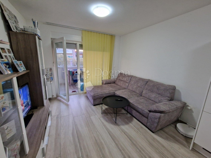 Prekrasan stan u novogradnji (Najam cijele sezone)