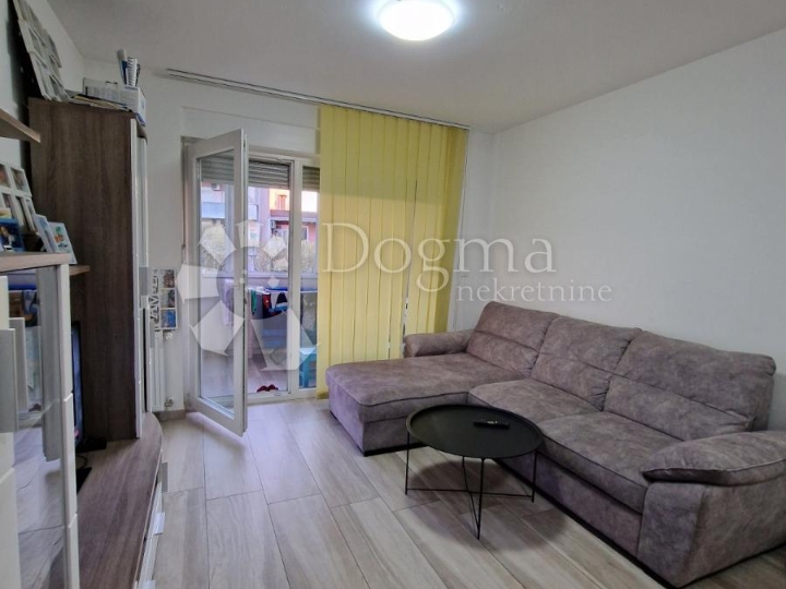 Prekrasan stan u novogradnji (Najam cijele sezone)