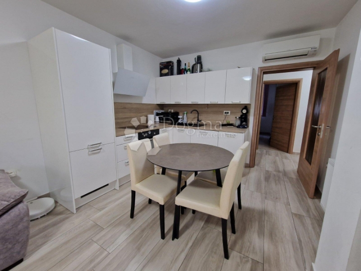 Prekrasan stan u novogradnji (Najam cijele sezone)