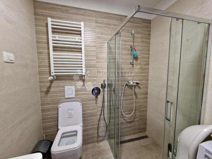 Prekrasan stan u novogradnji (Najam cijele sezone)