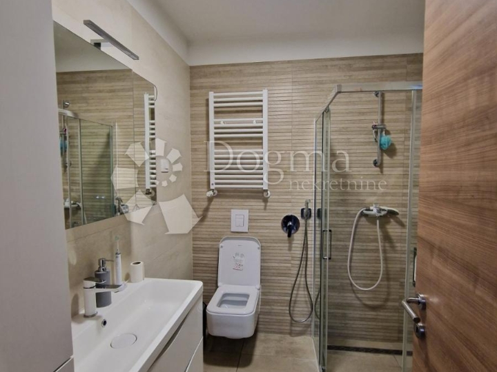 Prekrasan stan u novogradnji (Najam cijele sezone)