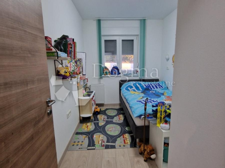 Prekrasan stan u novogradnji (Najam cijele sezone)