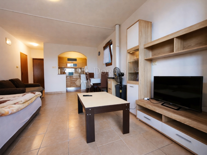 Rovinj, kuća s dva apartmana, 800 m od mora – idealno za najam i život