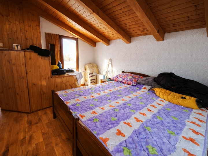 Rovinj, kuća s dva apartmana, 800 m od mora – idealno za najam i život