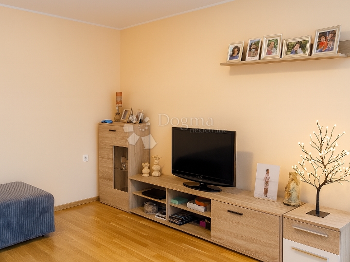 Istra, Brtonigla-šarmantan dvoetažni stan u samom centru mjesta