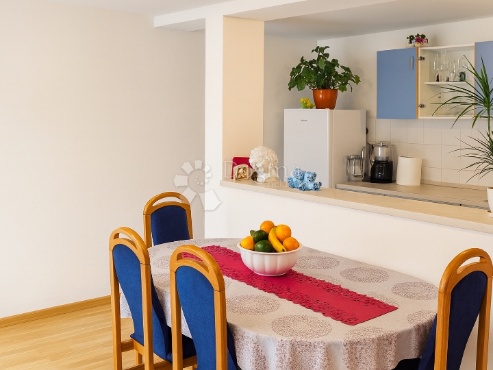 Istra, Brtonigla-šarmantan dvoetažni stan u samom centru mjesta