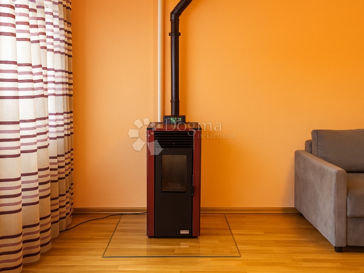 Istra, Brtonigla-šarmantan dvoetažni stan u samom centru mjesta