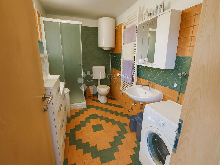 Istra, Brtonigla-šarmantan dvoetažni stan u samom centru mjesta