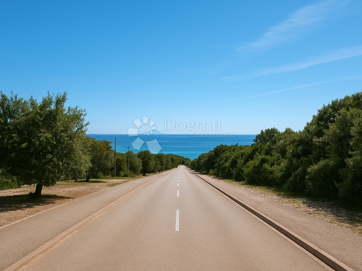 Hitno!! Duga Uvala, apartman s potencijalom, samo 250 m od mora!