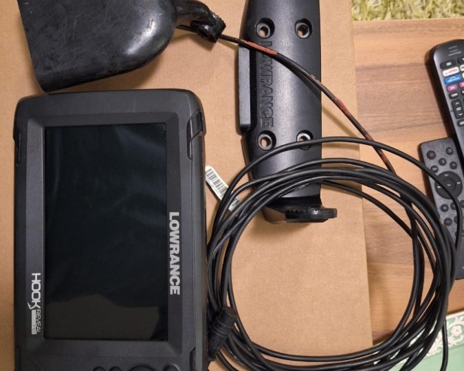 Lowrance Hook 7 ploter i fishfinder