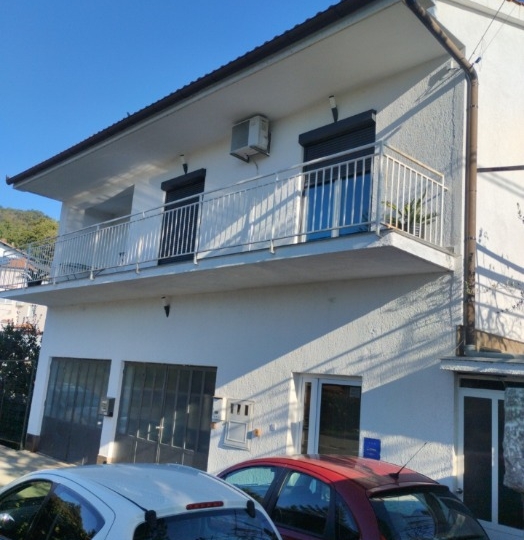 Bregi, 10 min do Opatije, posl.-stamb. kuća, 480.000 € nije fixno!