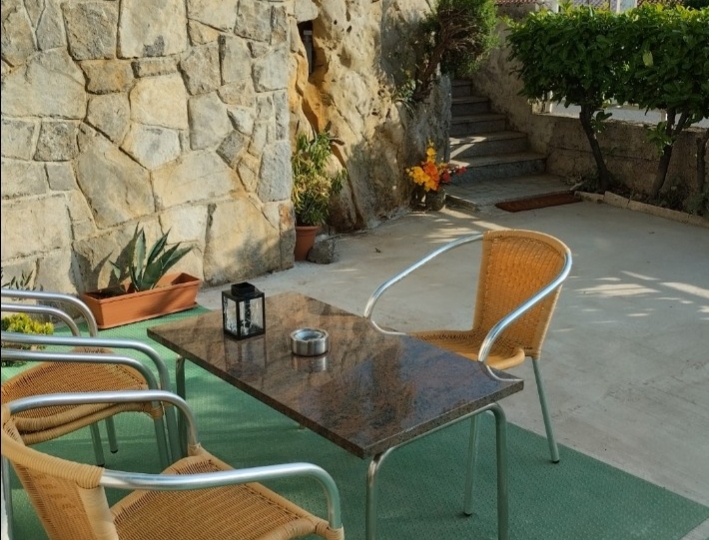 Bregi, posl.-stamb. kuća, 500.000 €