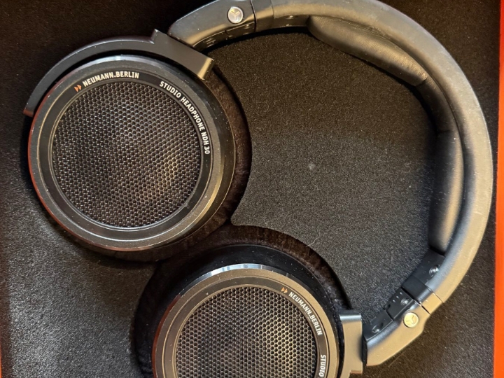 Slušalice Neumann NDH30 BE