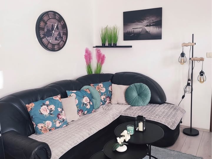 Hosti, 1S+DB, uredan i moderan stan