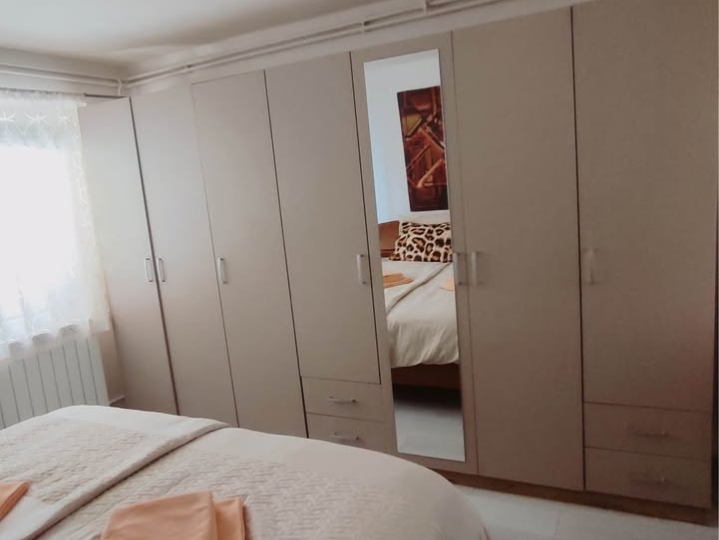 Hosti, 1S+DB, uredan i moderan stan