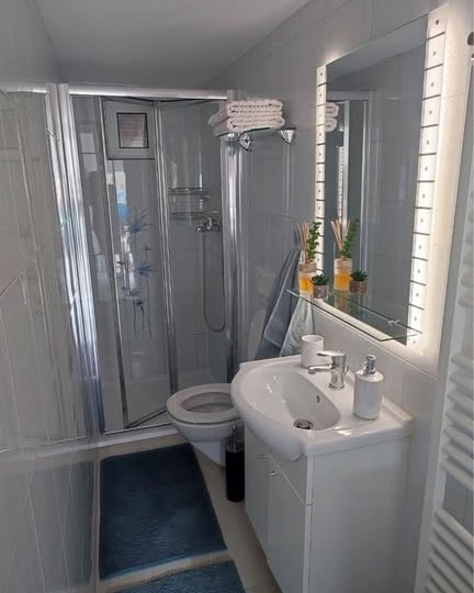 Hosti, 1S+DB, uredan i moderan stan