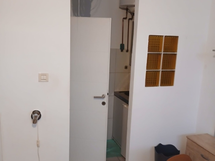 Iznajmljujem garsonijeru u centru