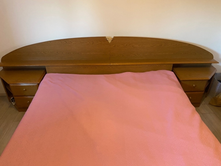 Poklanjam bračni krevet