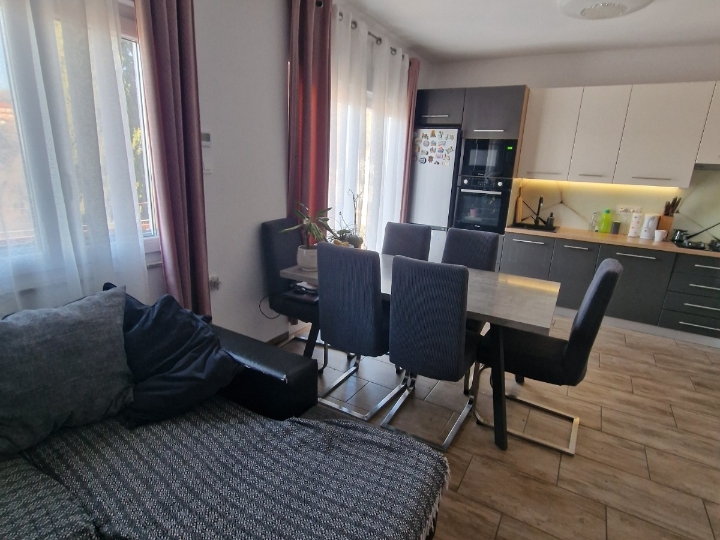 Svilno, kuća 120 m², 2 stana