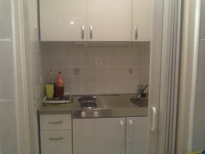 Iznajmljujem sudentima garsonijeru