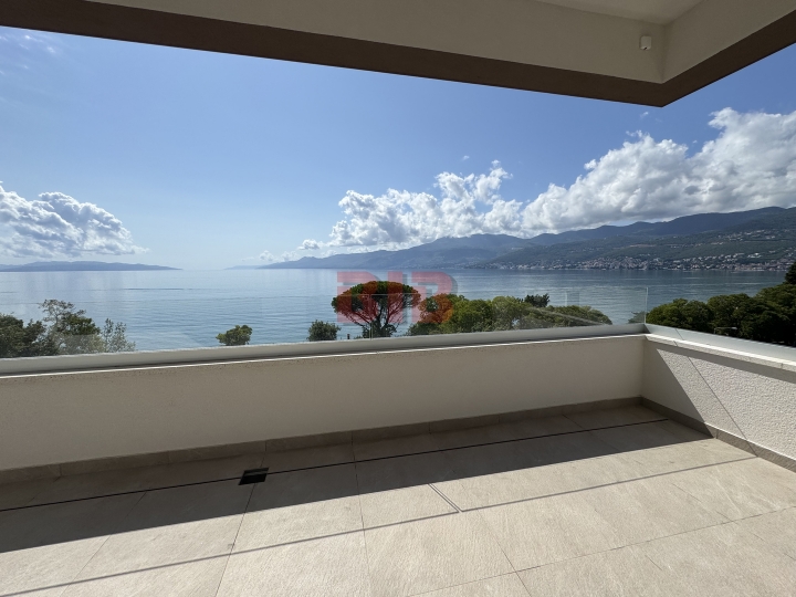 Luksuzan penthouse u urbanoj vili, panoramski pogled