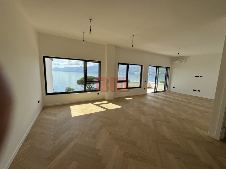 Luksuzan penthouse u urbanoj vili, panoramski pogled