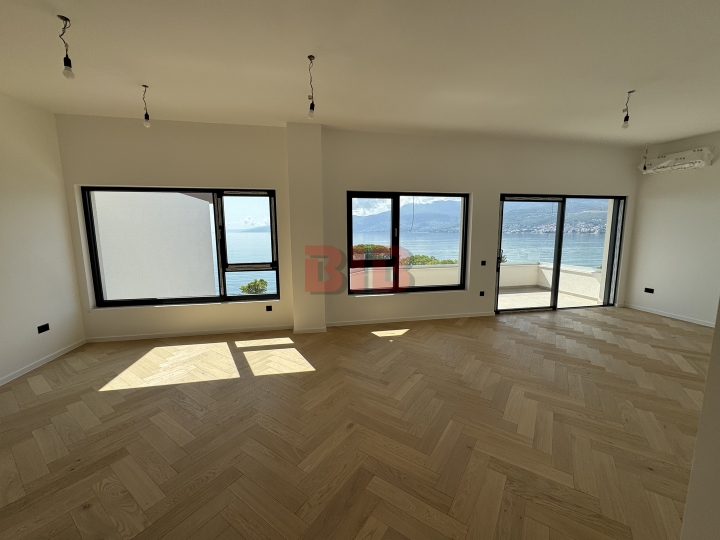 Luksuzan penthouse u urbanoj vili, panoramski pogled