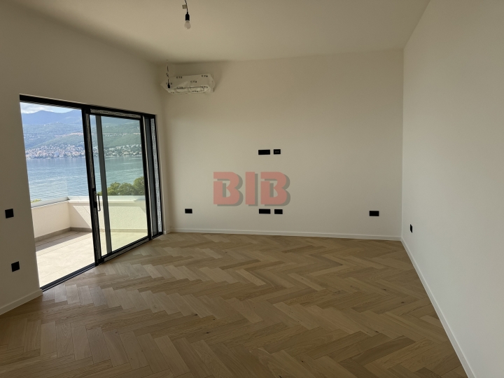 Luksuzan penthouse u urbanoj vili, panoramski pogled