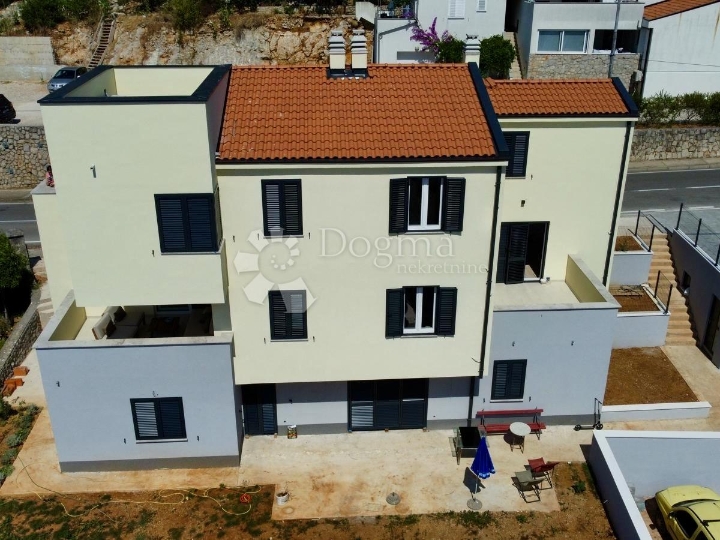 Predivan stan na Malom Lošinju u blizini mora