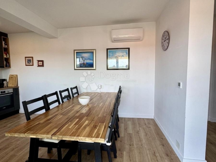 Predivan stan na Malom Lošinju u blizini mora