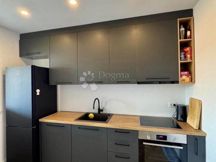 Predivan stan na Malom Lošinju u blizini mora