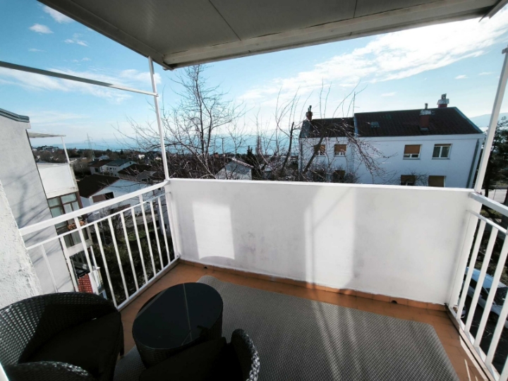 Ugodan stan s pogledom-nije agencija