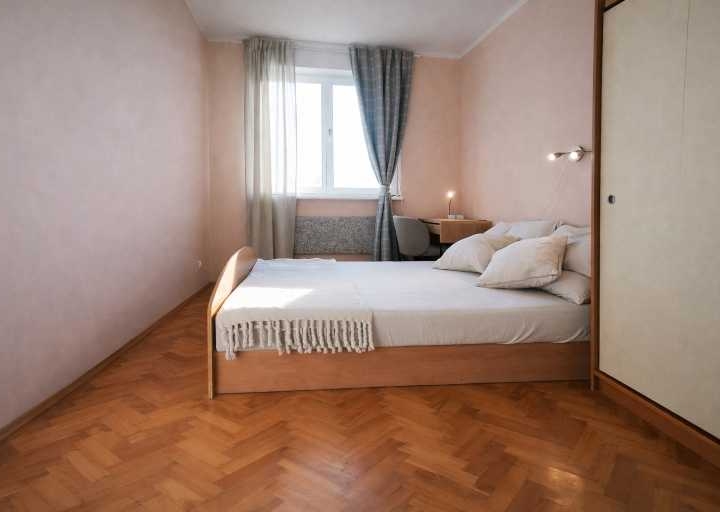 Ugodan stan s pogledom-nije agencija