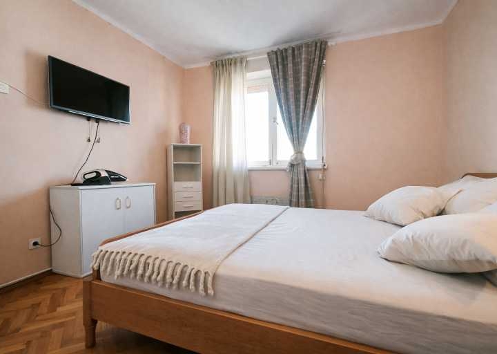 Ugodan stan s pogledom-nije agencija