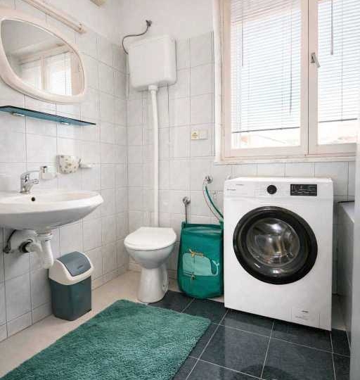 Ugodan stan s pogledom-nije agencija