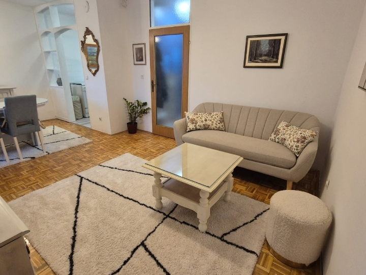 2-sobni stan (47m2), super lokacija