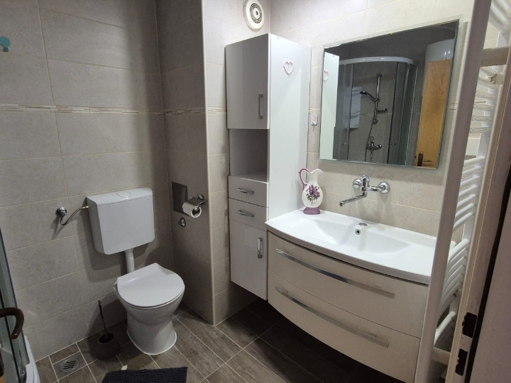 2-sobni stan (47m2), super lokacija