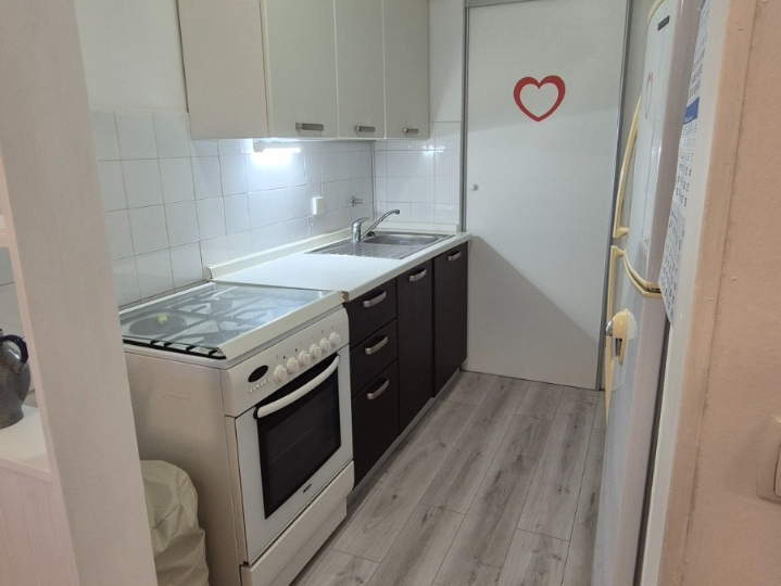 2-sobni stan (47m2), super lokacija