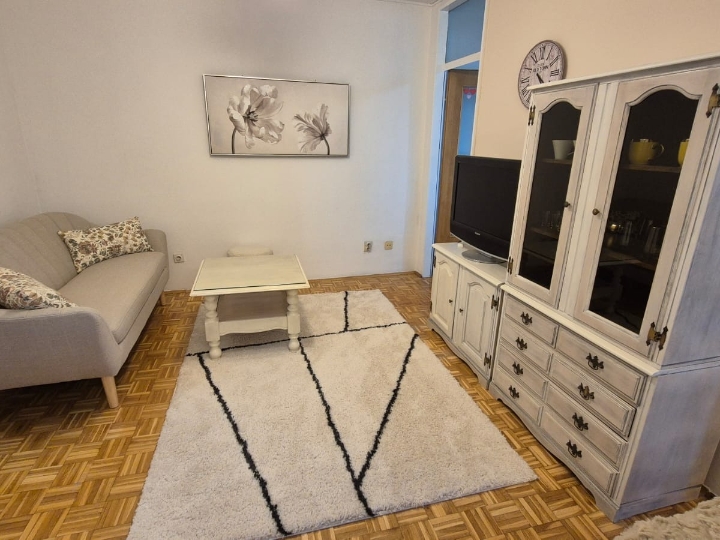 2-sobni stan (47m2), super lokacija