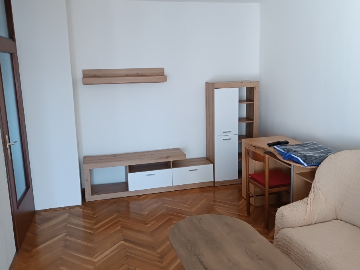 Dvosobni klasični stan 60 m2