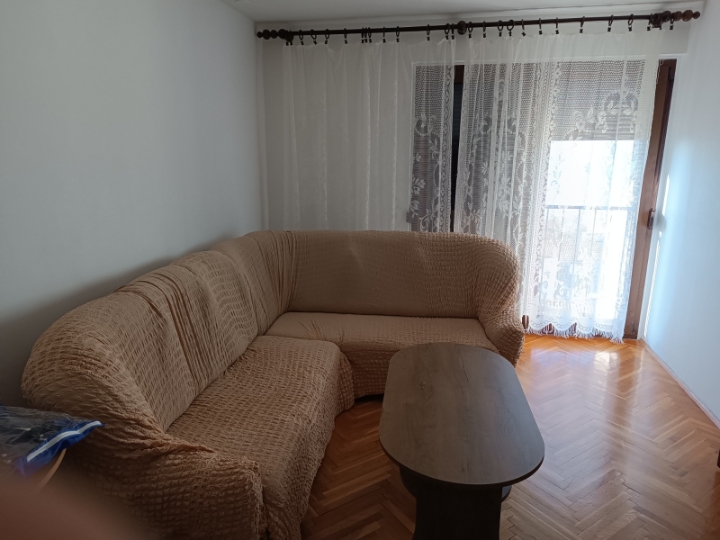 Dvosobni klasični stan 60 m2