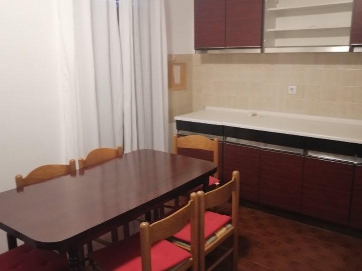 Dvosobni klasični stan 60 m2