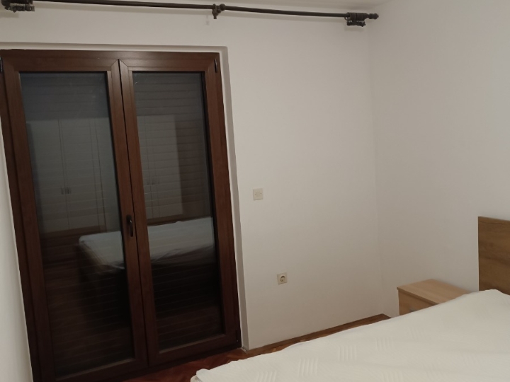 Dvosobni klasični stan 60 m2