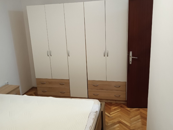 Dvosobni klasični stan 60 m2