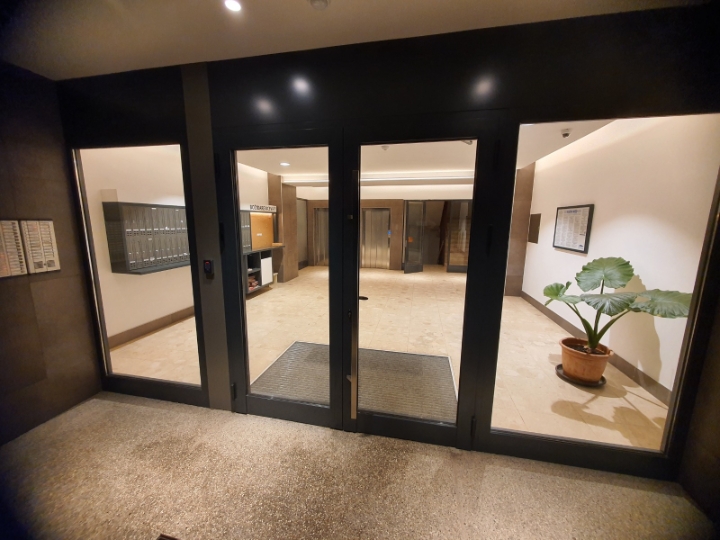 Prodajem dvosobni stan u Maksimiru