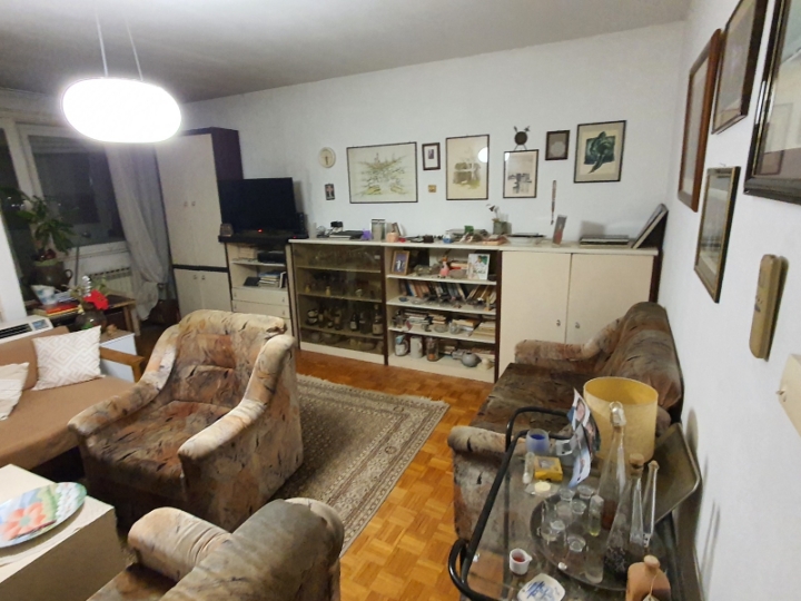 Prodajem dvosobni stan u Maksimiru