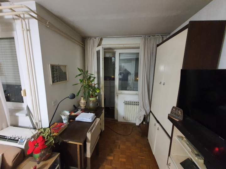 Prodajem dvosobni stan u Maksimiru