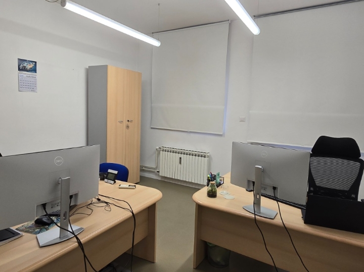 Prilika! Namješten ured centar Ri