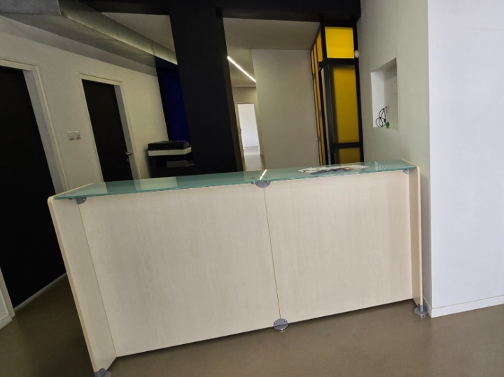 Prilika! Namješten ured centar Ri