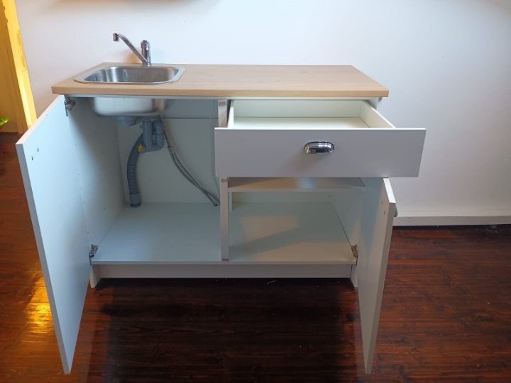 Kuhinjski ormarić sa sudoperom